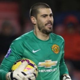 Víctor Valdés, en un momento del partido.