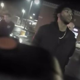 Sterling Brown, de los Milwaukee Bucks, tras su arresto. / EFE