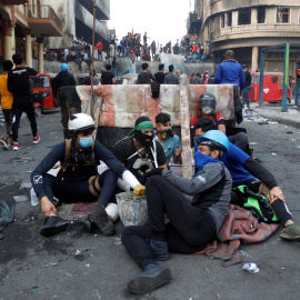 Manifestantes contra el gobierno iraquí durante las protestas en Bagdad. / Reuters