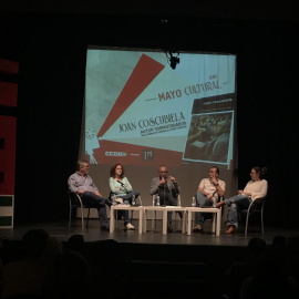 Foto del debate en Sevilla. (De izq. a dcha.) Alfonso Vidán, SG CCOO Sevilla. Nuria López, SG CCOO Andalucía. Joan Coscubiela, Javier Pacheco, SG CCOO Catalunya y Lucrecia Hevia, periodista.
