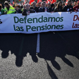 Manifestación de los sindicatos  contra el recorte de las pensiones. REUTERS/Juan Medina