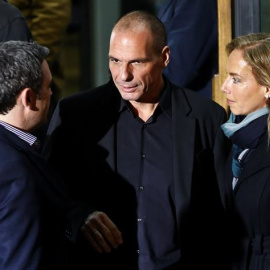 El nuevo ministro griego de Finanzas, Yanis Varoufakis, con el flamante primer ministro Alexis Tsipras. REUTERS/E.P.