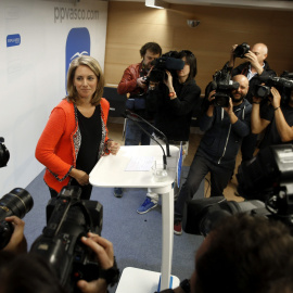 La presidenta del PP del País Vasco, Arantza Quiroga, en la comparecencia en la que ha anunciado su dimisión. EFE/Javier Etxezarreta