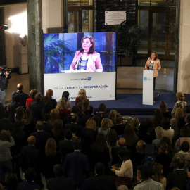 La vicepresidenta del Ejecutivo, Soraya Sáenz de Santamaría, durante su intervención en el acto que el PP ha celebrado en el Congreso de los Diputados para hacer balance de la X legislatura. EFE/Javier Lizón