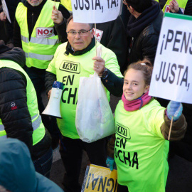 Colectivos de taxistas apoyando la manifestación de pensionistas del 2 de febrero 2019. Foto: #404 Comunicación Popular