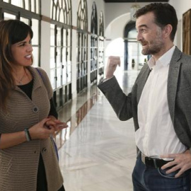 La líder de Podemos en Andalucía, Teresa Rodríguez, junto al coordinador de IULV-CA, Antonio Maíllo - EFE