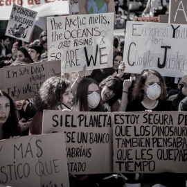 Sentada por el clima frente al Congreso organizada por Fridays For Future Madrid. Foto #404 Comunicación Popular