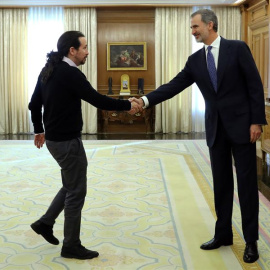 Pablo Iglesias en su visita al rey en la ronda de consultas sobre la investidura. / EFE