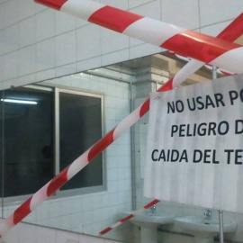 Zona de aseos de la base militar de "El Goloso" (Madrid), en estado ruinoso. Ciudadanos de Uniforme