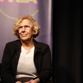 La alcaldesa de Madrid, Manuela Carmena, durante su charla en el Ateneo Republicano de Vallecas.-J.V.