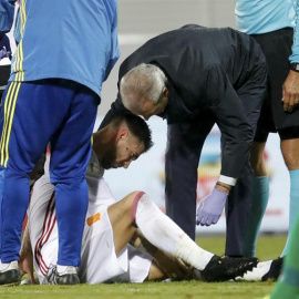 Sergio Ramos, tras lesionarse ante Albania. EFE/JuanJo Martín