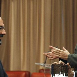 Fernando Abril Martorell, hijo del que fuera vicepresidente con UCD, recibe un premio del Congreso para los protagonistas de la Transición. EFE/Kote Rodrigo
