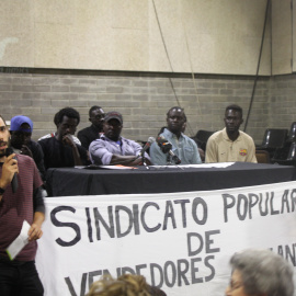 Presentación del Sindicato Popular de Vendedores Ambulantes en Can Batlló, en el barrio barcelonés de Sants. / MARC FONT