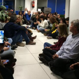 Los trabajadores de RTVE han organizado una sentada en protesta por los cambios de jefes en tres secciones de los Servicios Informativos