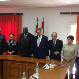 Posada y Centella, con el presidente de la Asamblea del Poder Popular de Cuba, Esteban Lazo Hernández, en La Habana.
