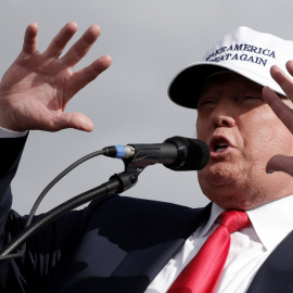 El candidato republicano a la presidencia de los Estados Unidos, Donald Trump, durante un acto de campaña en Florida. REUTERS/Mike Segar