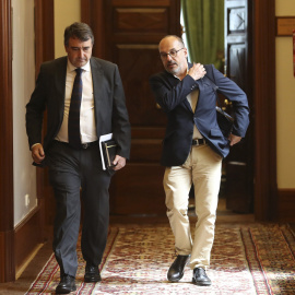 Los diputados de PNV Aitor Esteban y de PdeCAT Carles Campuzano a su salida de la reunión de la Junta de Portavoces en el Congreso de los Diputados. EFE/Ballesteros