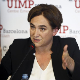 La alcaldesa de Barcelona, Ada Colau, durante una mesa redonda en el CCCB. / QUIQUE GARCÍA (EFE)