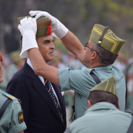 Susaeta recibe la condecoración de la Legión.