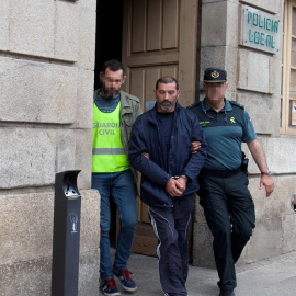 El dueño de la pirotecnia sale del juzgado. EFE/ Salvador Sas