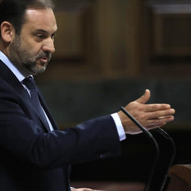 El secretario de Organización del PSOE, José Luis Ábalos, durante una intervención en el Congreso de los Diputados en junio de 2017. EFE