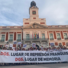  Concentración ante el edificio de la policía política franquista, la antigua Dirección General de Seguridad (DGS), para que sea declarado lugar de memoria