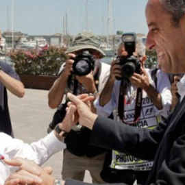 Francisco Camps junto a Bernie Ecclestone en el circuito urbano de Valencia. /ARCHIVO EFE
