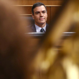 El candidato a la Presidencia del Gobierno, Pedro Sánchez, en su escaño en el Congreso de los Diputados al comienzo de la segunda jornada del debate de su investidura. REUTERS/Sergio Perez