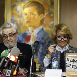 Amando de Miguel y Esperanza Aguirre. / EFE