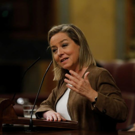 La diputada de Coalición Canaria, Ana Oramas, durante su intervención ante el pleno del Congreso de los Diputados en la primera jornada de la sesión de investidura de Pedro Sánchez | EFe