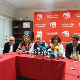Los miembros de la dirección colegiada de IU-CM durante la rueda de prensa.