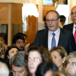 El gobernador del Banco de España, Luis María Linde, a su llegada a la inauguración del VI Encuentro Financiero organizado por Expansión y KPMG celebrado en Madrid. EFE/Sergio Barrenechea