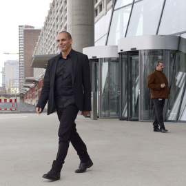 El nuevo ministro griego de Finanzas, Gianis Varoufakis, a su salida del Banco Central Europeo (BCE). /EFE