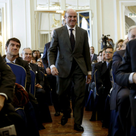 El ministro de Economía, Luis de Guindos, momentos antes de su intervención en la clausura del VI Encuentro Financiero Expansión-KPMG. EFE/Juan Carlos Hidalgo