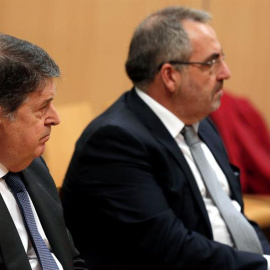 Olivas y Cotino, en el banquillo de los acusados / EFE