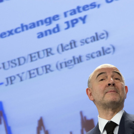 El comisario de Asuntos Económicos, el francés Pierre Moscovici, en la rueda de prensa para presentar las nuevas previsiones de la Comisión Europea. REUTERS/Yves Herman