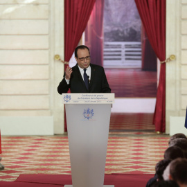 El presidente francés Francois Hollande, durante la rueda de prensa en el Palacio del Eliseo. REUTERS/Philippe Wojazer
