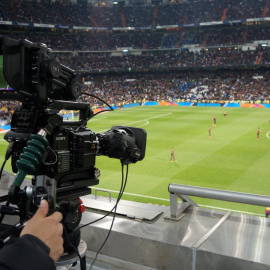 Una cámara graba el clásico de la temporada pasada en el Santiago Bernabéu.
