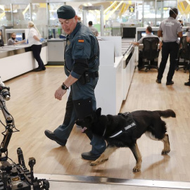 Dispositivo de seguridad de la Guardia Civil en el aeropuerto Adolfo Suárez Madrid Barajas con motivo de Cumbre de la OTAN que se celebrará en Ifema el 29 y 30 de junio. EFE/Chema Moya