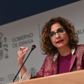 La ministra de Hacienda, María Jesús Montero, presenta el paquete de medidas fiscales del Gobierno en la sede del Ministerio. EFE/ Fernando Villar