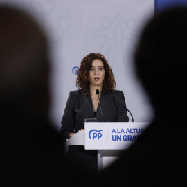 La presidenta del PP de Madrid y de esta comunidad, Isabel Díaz Ayuso, durante su intervención en la convención sectorial "Juventud, un proyecto de vida. A la altura de un gran país", este lunes en el Centro Cultural Casa del Reloj. EFE/ /J