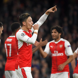 Özil celebra uno de sus goles ante el Ludogorets. /REUTERS