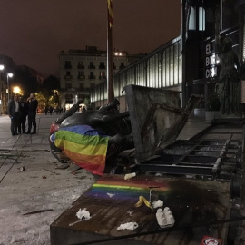 La estatua ecuestre de Franco, en el suelo @NICOLAPADOVAN