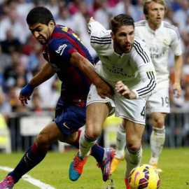 Suárez y Ramos, durante el clásico del Bernabéu de la pasada temporada. Juan Carlos Hidalgo / EFE