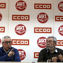 Los secretarios generales de CCOO, Ignacio Fernández Toxo (i), y de UGT, Cándido Méndez (d). EFE/Javier Lizón