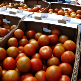 Fotografía de archivo de un puesto de tomates. EFE