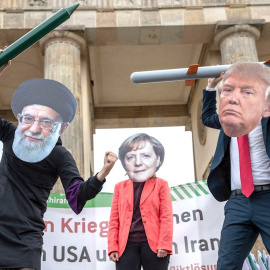 11/01/2020 - Activistas protestan en Berlín (Alemania) contra el conflicto entre Irán y Estados Unidos. / EFE - OMER MESSINGER