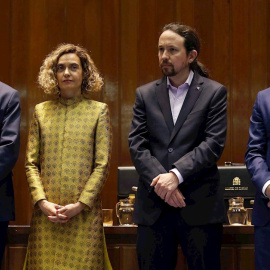 El nuevo ministro de Consumo, Alberto Garzón (d), el nuevo Vicepresidente de Derechos Sociales y Agenda 2030, Pablo Iglesias (2d), el nuevo ministro de Sanidad, Salvador Illa (i) y la presidenta del Congreso Meritxell Batet (2i) durante la 