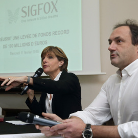 La presidenta de Sigfox, Chairman Anne Lauvergeon, y el consejero delegado, Ludovic Le Moan. REUTERS/Philippe Wojazer