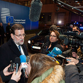 El presidente del Gobierno, Mariano Rajoy, atiende a la prensa tras la reunión del Consejo Europeo que se ha celebrado hoy en Bruselas. EFE/Horst Wagner